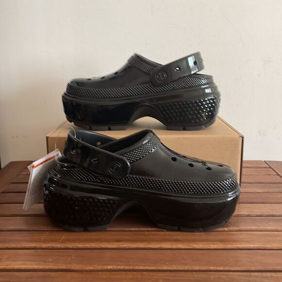 NWT CROCS Stomp High-Shine Platform Clogs Black Women 6 Men 4 - Picture 3 of 10